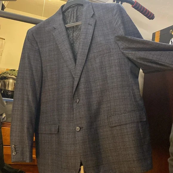 100% wool men’s wharehouse Joseph Abboud sports coat. Beautiful plaid detail.